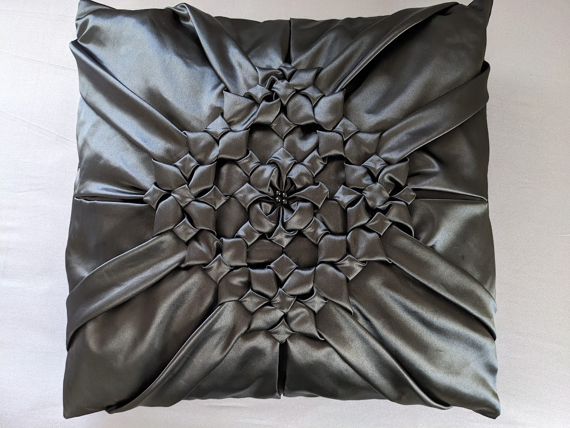 黒♡紫陽花♡ カナディアンスモッキング サテン クッションカバー 45cm×45cm  ブラック  ゴージャス