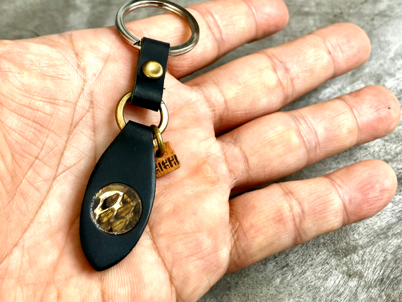蛇年を祝う縁起物！希少な波布革を使った縁起物、蛇皮のレザー 