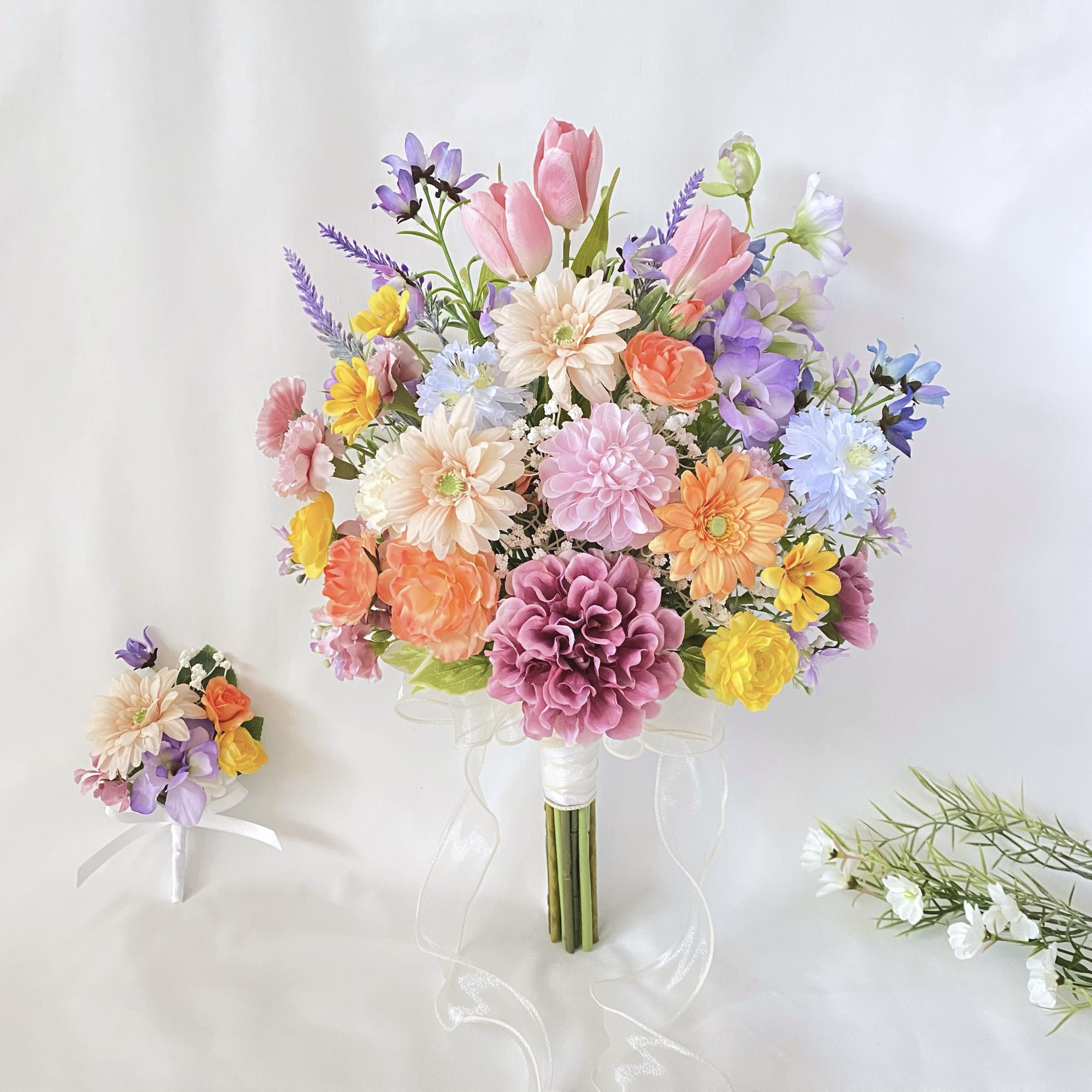 【オーダーメイド】ダリアとガーベラのカラフルガーデン風 クラッチブーケ（造花・ウェディング・結婚式・前撮り・フォト）