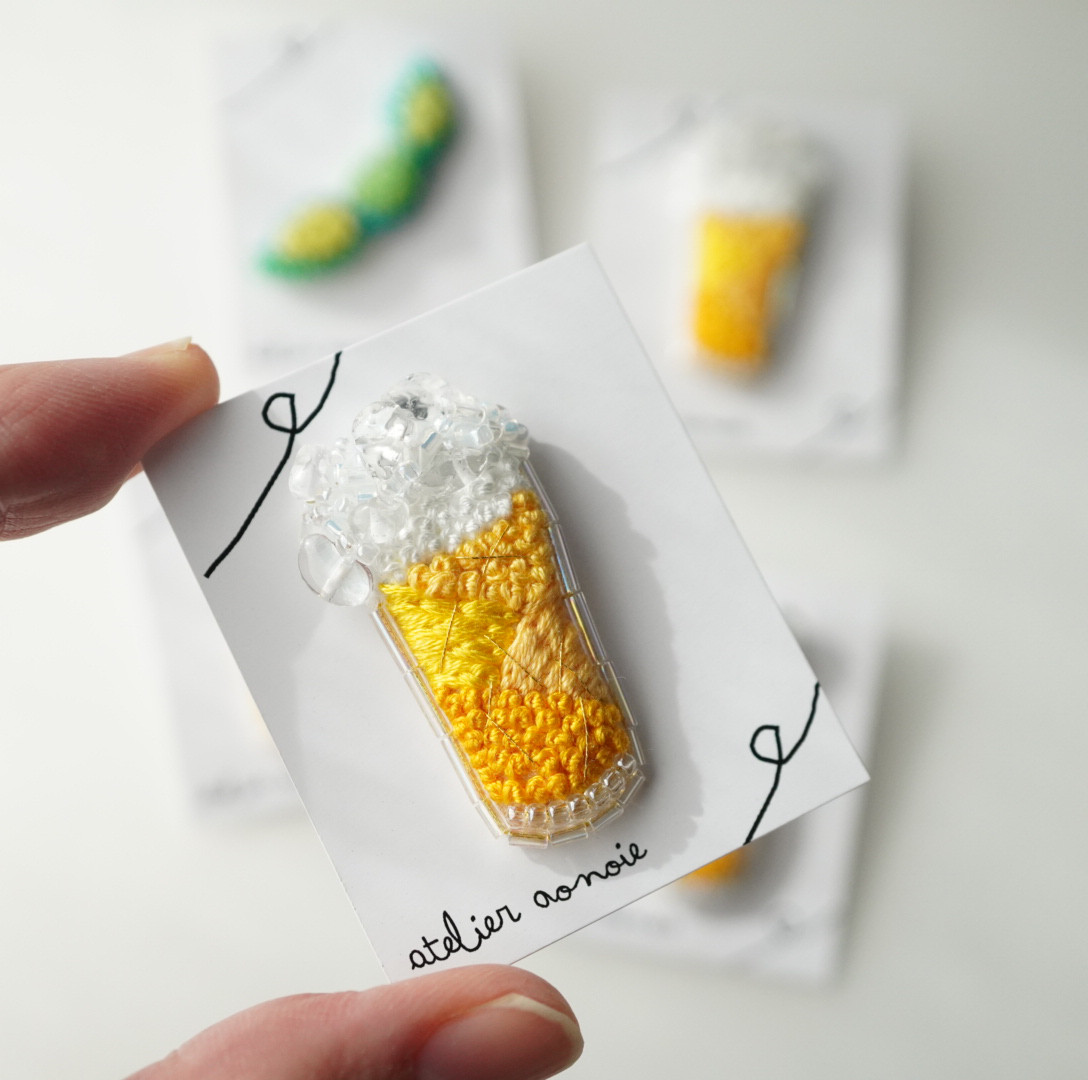 【日々のあれこれを浄化する】水晶ビーズと刺繍のビールブローチ