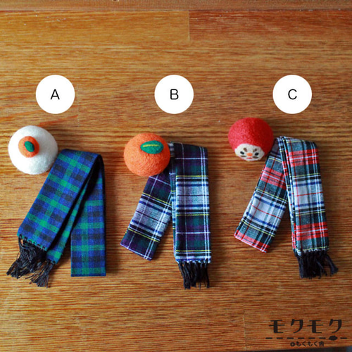 しろくま貯金箱のお正月仕度｜鏡餅とみかん帽子＆チェックマフラーの