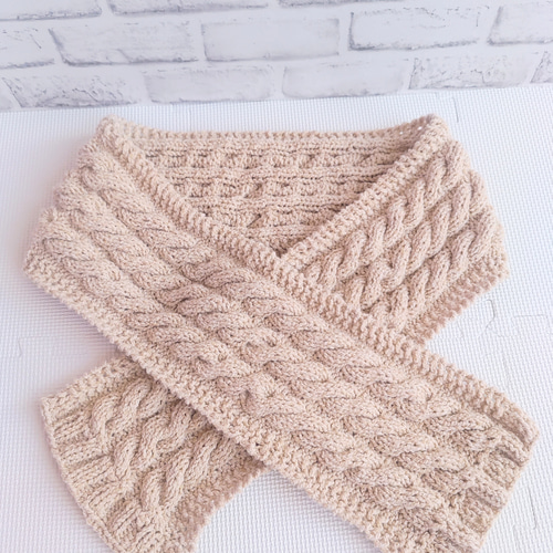 ケーブル模様のシンプルマフラー(ベージュ) マフラー はなりん 通販