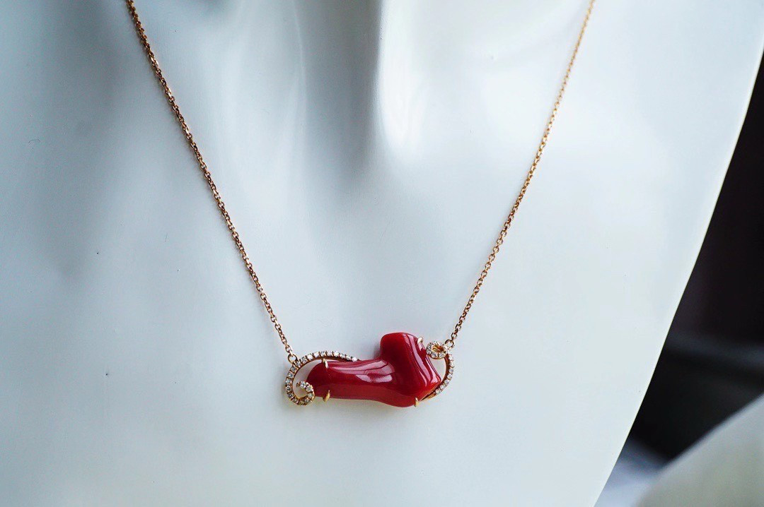 「Merry Christmas」 K18 天然血赤サンゴ 珊瑚 天然ダイヤモンド情熱　3月誕生石　ネックレス　1枚限定