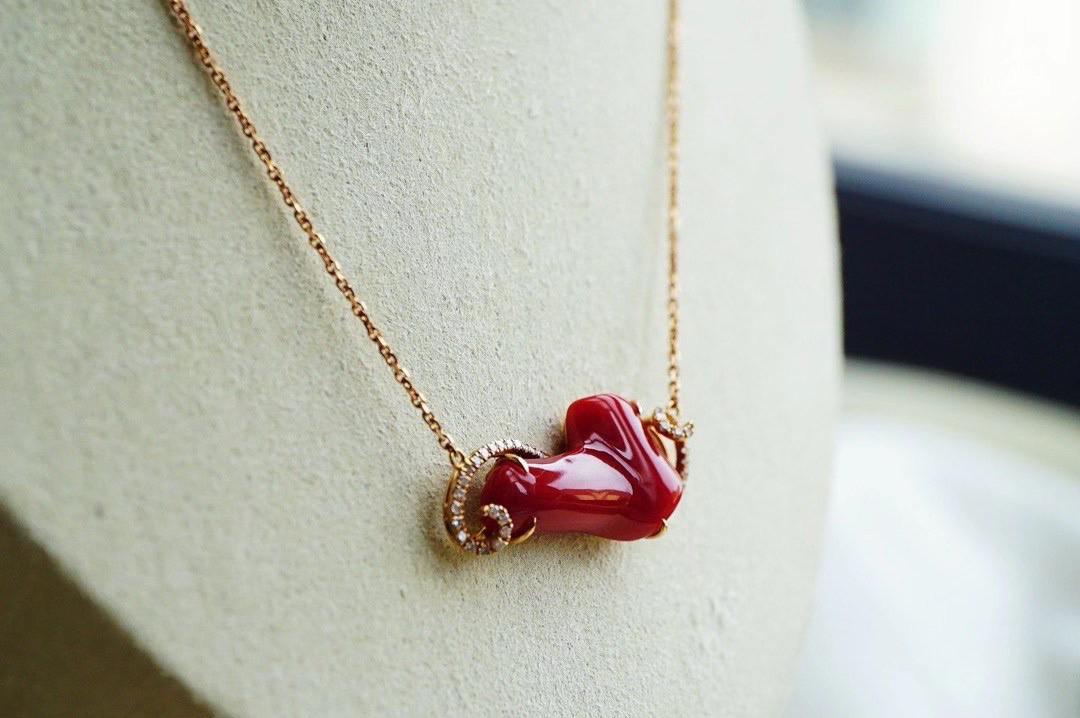 「Merry Christmas」 K18 天然血赤サンゴ 珊瑚 天然ダイヤモンド情熱　3月誕生石　ネックレス　1枚限定