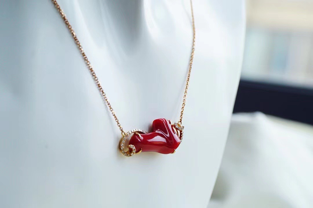 「Merry Christmas」 K18 天然血赤サンゴ 珊瑚 天然ダイヤモンド情熱　3月誕生石　ネックレス　1枚限定
