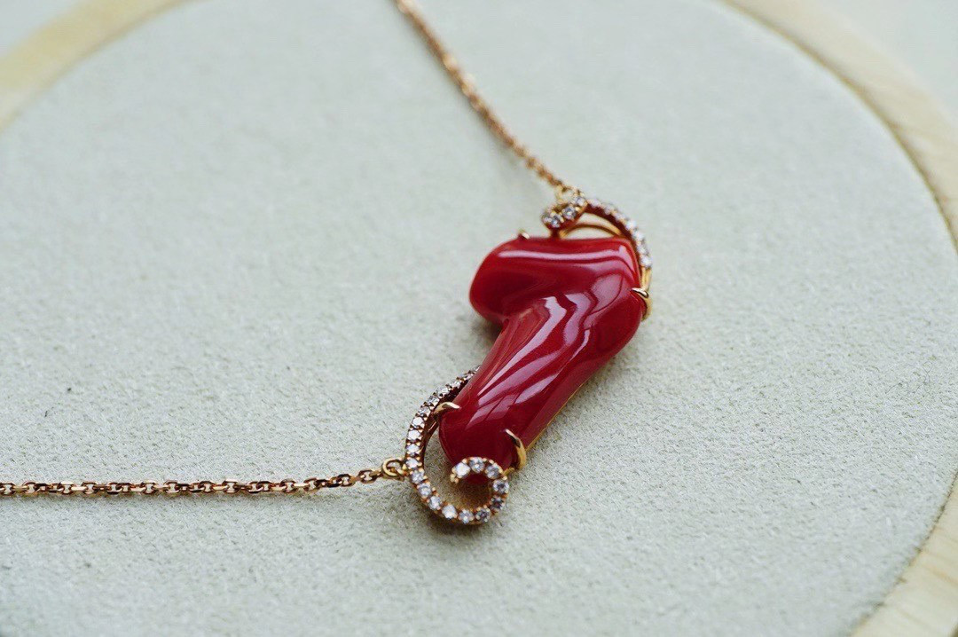 「Merry Christmas」 K18 天然血赤サンゴ 珊瑚 天然ダイヤモンド情熱　3月誕生石　ネックレス　1枚限定