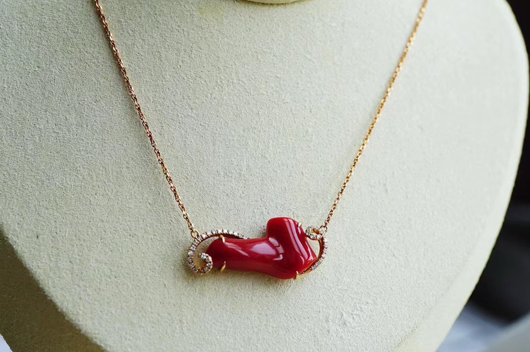 「Merry Christmas」 K18 天然血赤サンゴ 珊瑚 天然ダイヤモンド情熱　3月誕生石　ネックレス　1枚限定