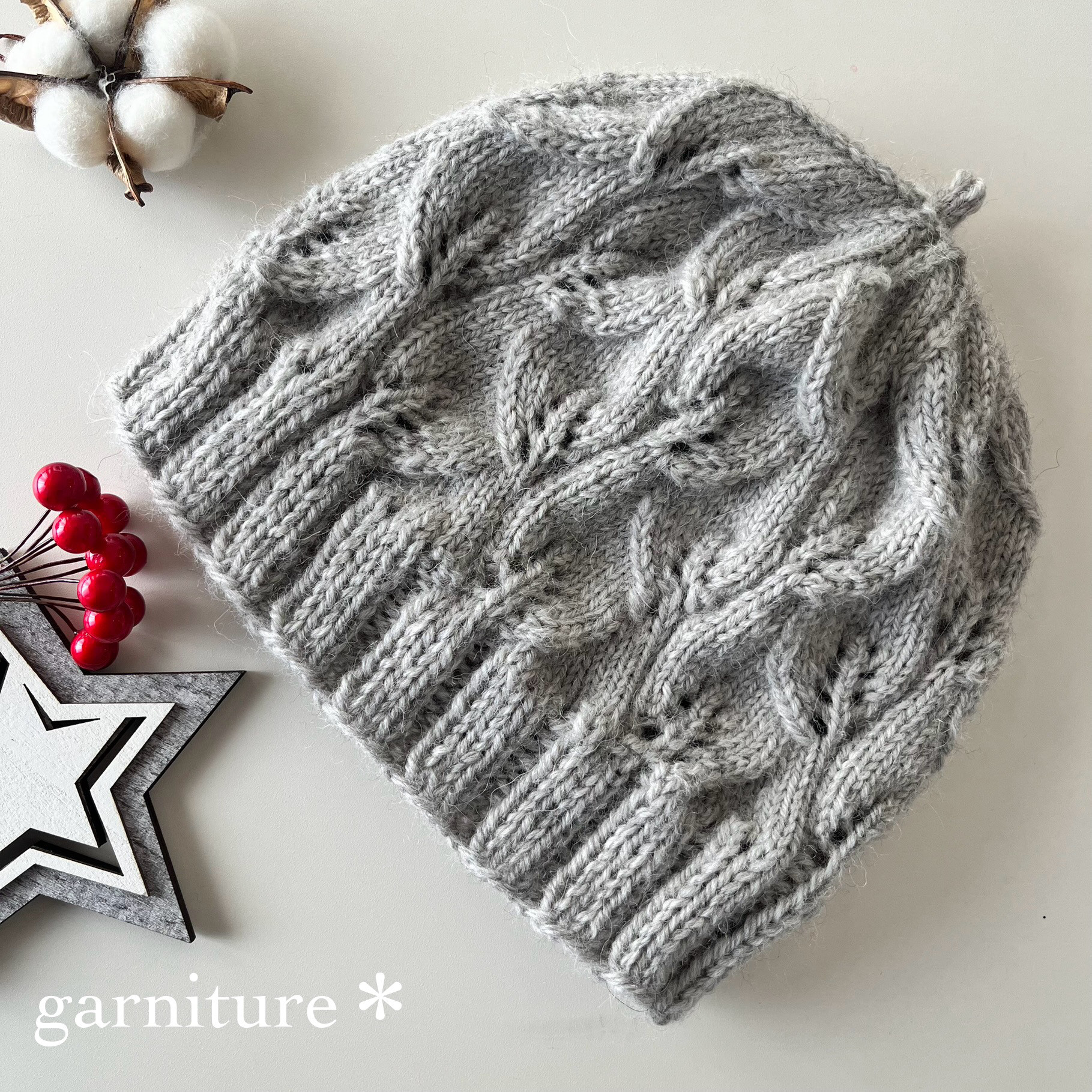 リーフ模様のニット帽　L-01 ライトグレー（コード付）＜即納冬服2025＞