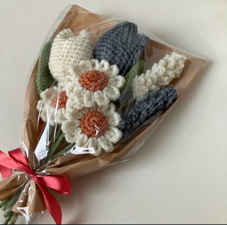 かぎ編み雑貨をオーダーメイドで作ります"٩(ｰ̀ꇴｰ́) 【枯れないお花】【あみぐるみ】【マフラー】などなど！