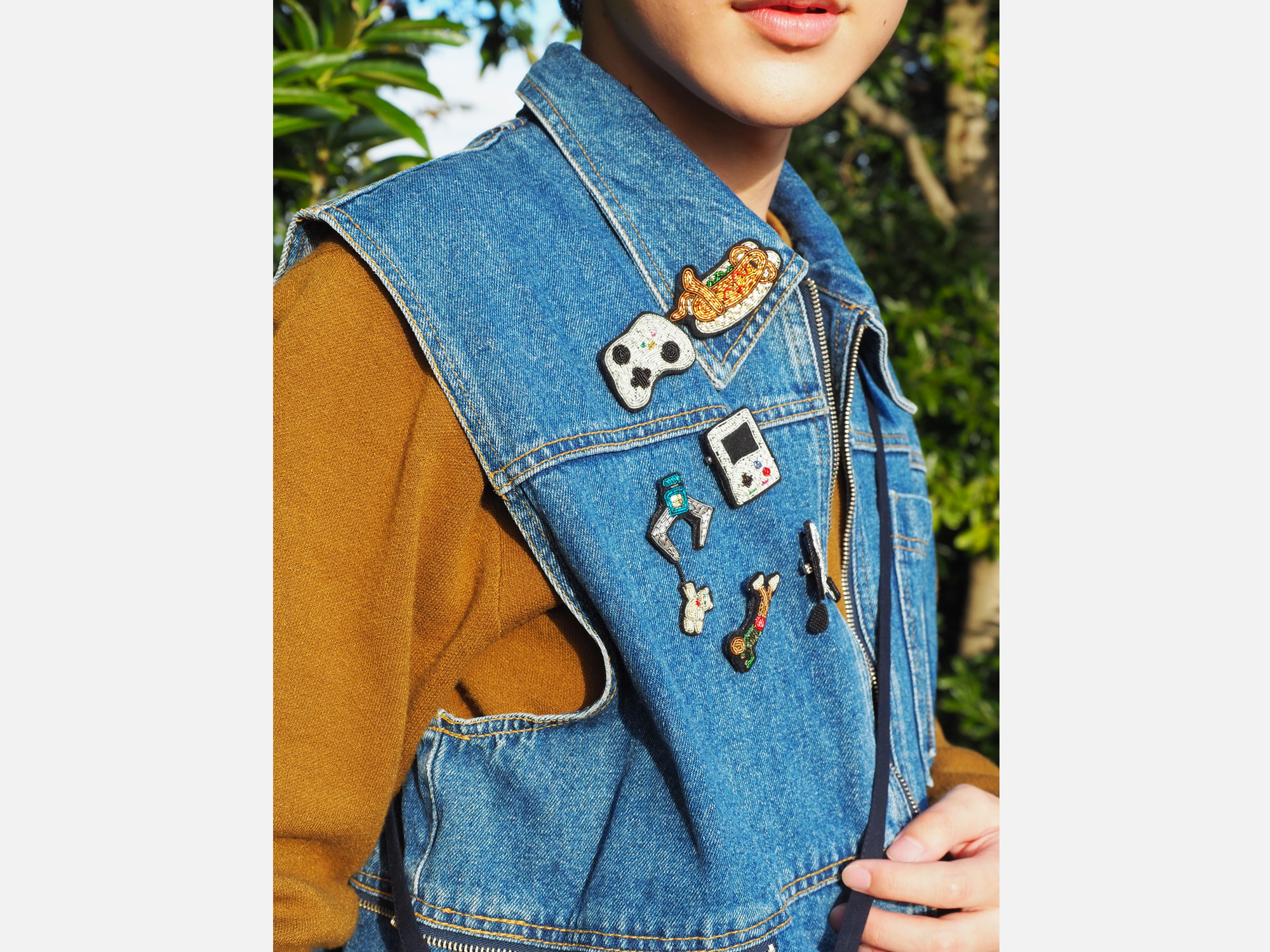 ブローチ 三角フラスコ おしゃれ普段使い シンプル ブランド カジュアル 小ぶり ギフト 大人 かわいい 刺繍 ユニーク