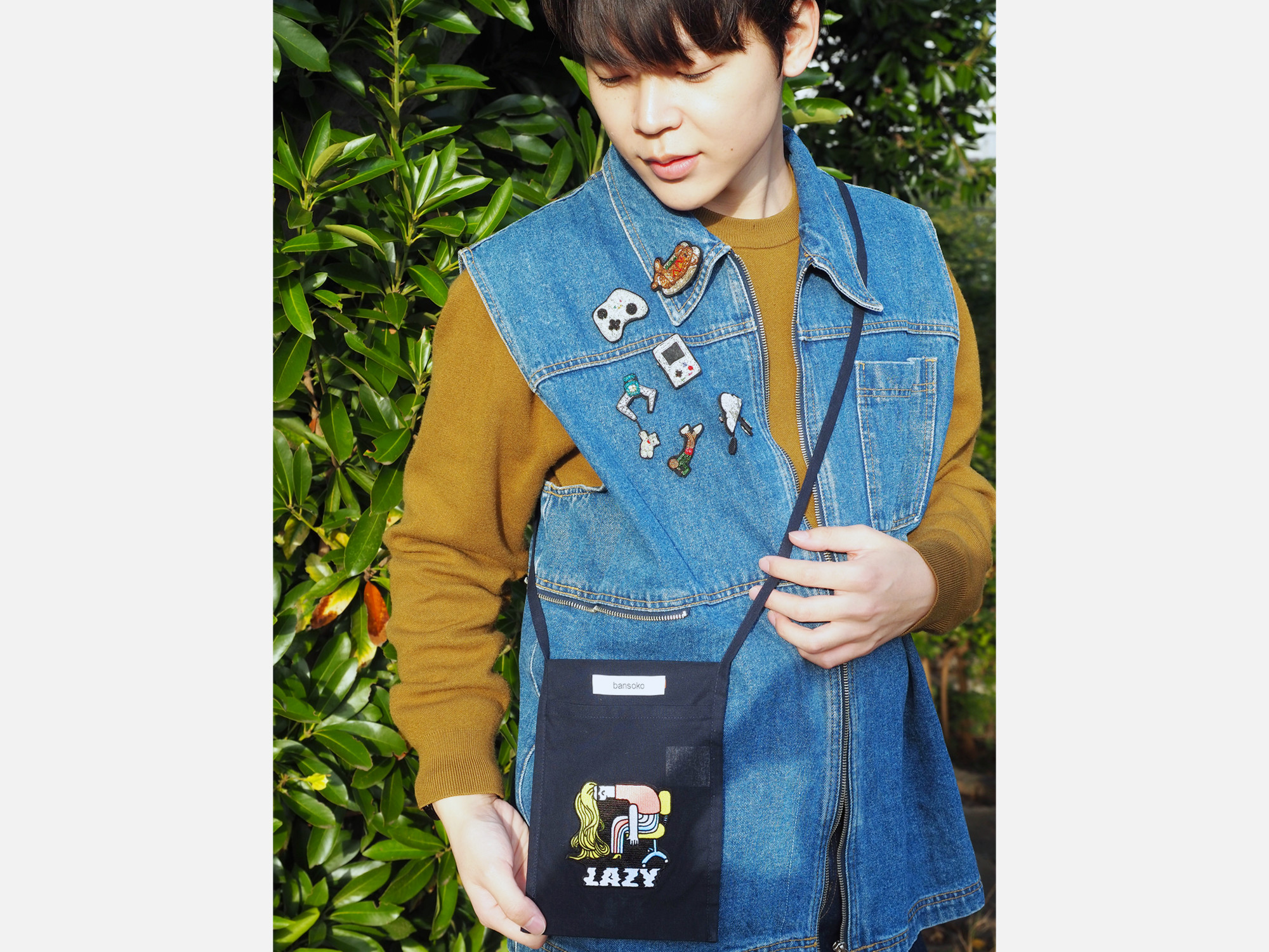 ブローチ 三角フラスコ おしゃれ普段使い シンプル ブランド カジュアル 小ぶり ギフト 大人 かわいい 刺繍 ユニーク