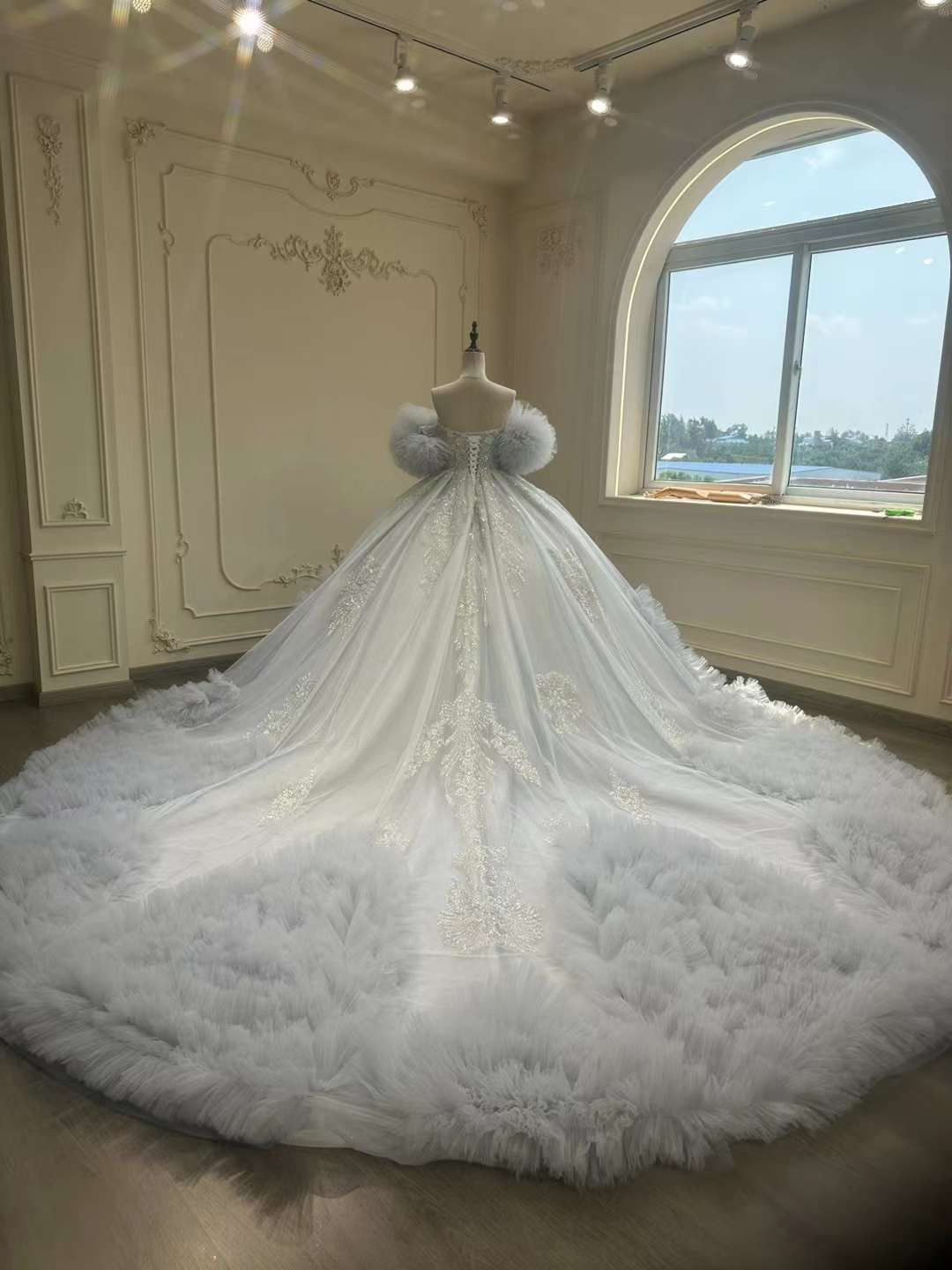 絶対後悔しない！カラードレス　可愛い　プリンセスライン　ボリューム　胸ハートライン結婚式前撮りソフトチュール　ギャザー