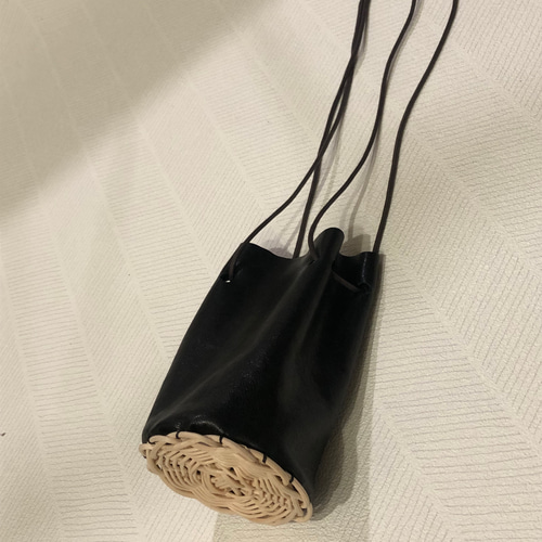 籐製巾着型かごバッグ 即納品 ミニ巾着バッグ×籐 黒 かごバッグ te-tote 通販 18593831