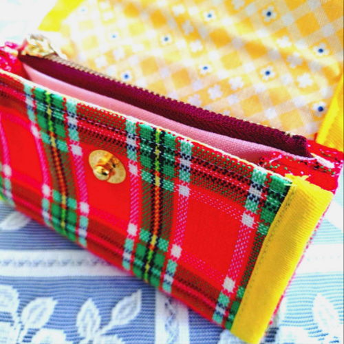 レトロ刺繍 ミニ財布 コンパクト レトロポップ 出刺繍 軽量