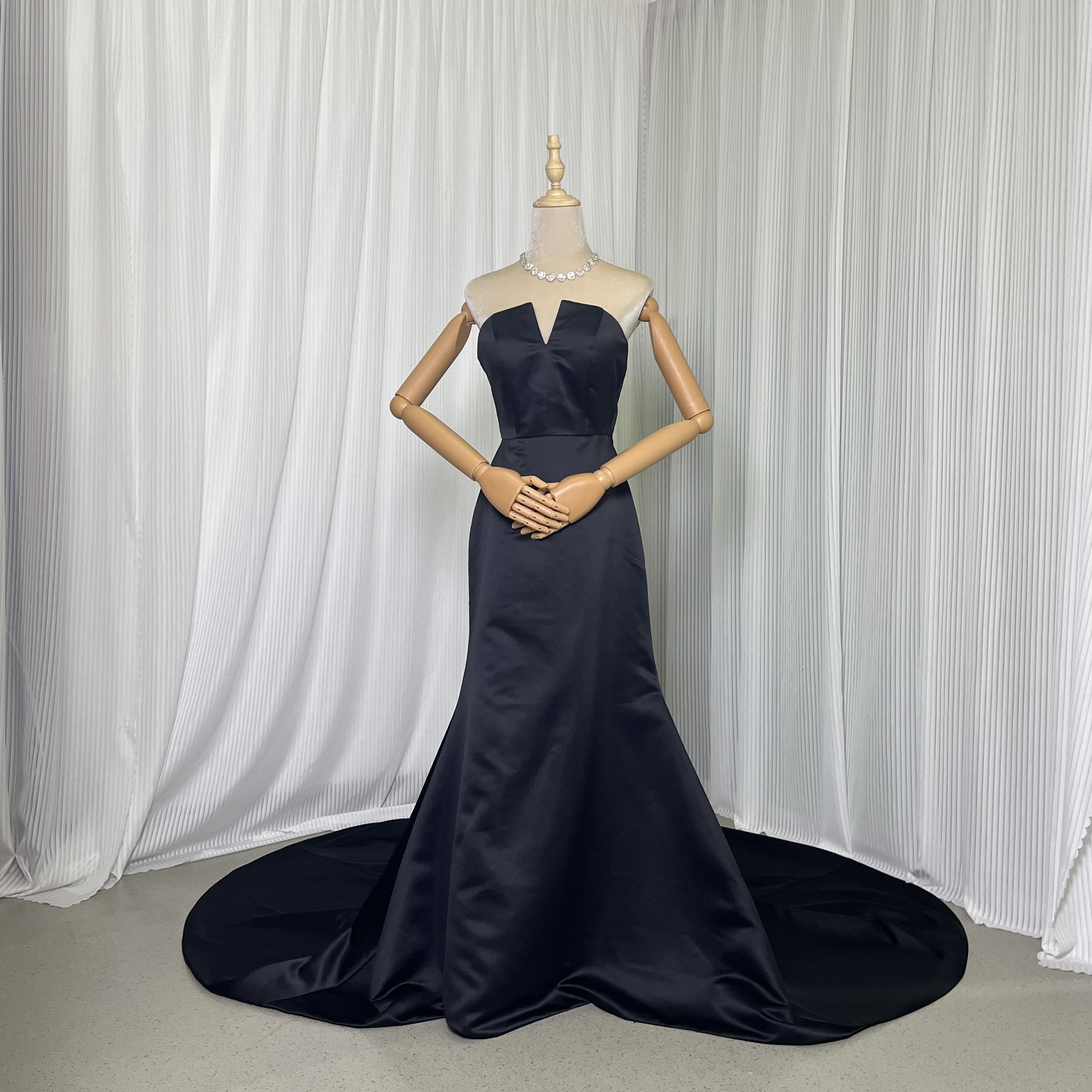 送料無料！パーティードレス マーメイドライン ブラック 光沢サテン 編み上げ エレガント 前撮り