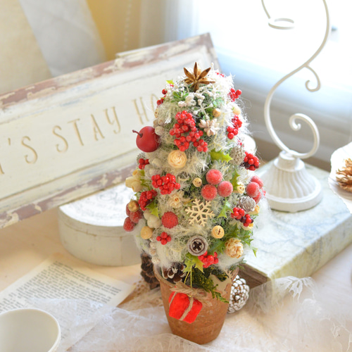 【りこ。さま】* vintage mini ornament ❀ 丸い 赤い実 りこ。さま】* vintage mini ornament ❀ 丸い 赤い実