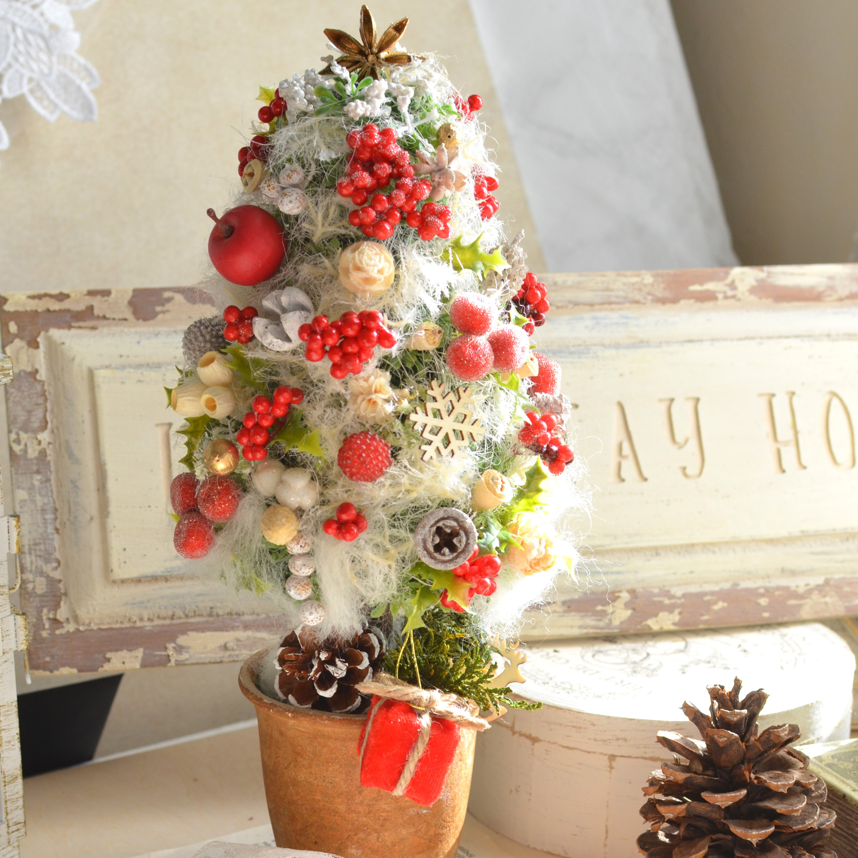 赤い実がかわいいファミリークリスマスをテーブルで囲めるミニクリスマスツリー・卓上クリスマスツリー
