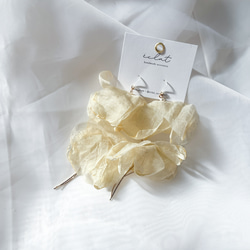 " fuwari〜ivory " ブライダルアクセサリー　結婚式　お呼ばれアクセサリー　ブライダルピアス/イヤリング 5枚目の画像