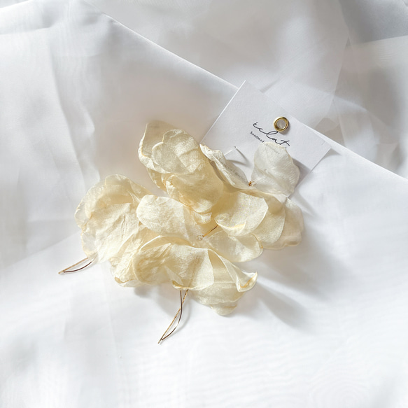 " fuwari〜ivory " ブライダルアクセサリー　結婚式　お呼ばれアクセサリー　ブライダルピアス/イヤリング 4枚目の画像