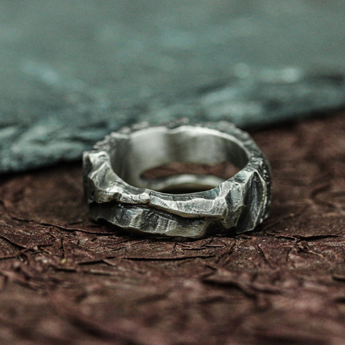ユニークな酸化スターリングシルバーと真鍮洞窟リング、溶岩リング