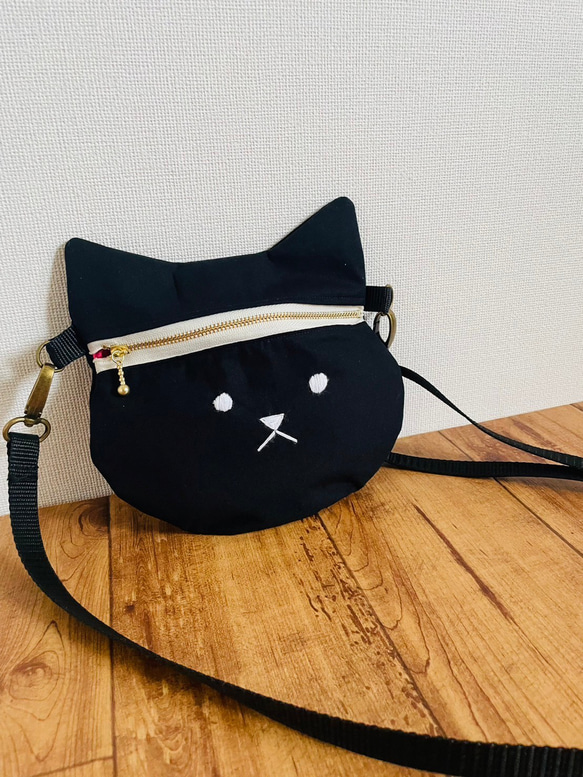 【猫型ポシェット　キッズショルダー　ポシェット　キッズポシェット　キッズバッグ　バッグ】黒猫　ハロウィン 2枚目の画像