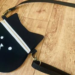 【猫型ポシェット　キッズショルダー　ポシェット　キッズポシェット　キッズバッグ　バッグ】黒猫　ハロウィン 4枚目の画像