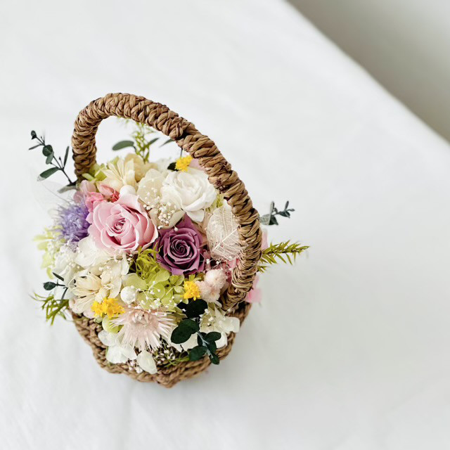 花かごアレンジ　バスケットアレンジ　プリザーブドフラワー　お祝い　ギフト　お誕生日　新築祝い