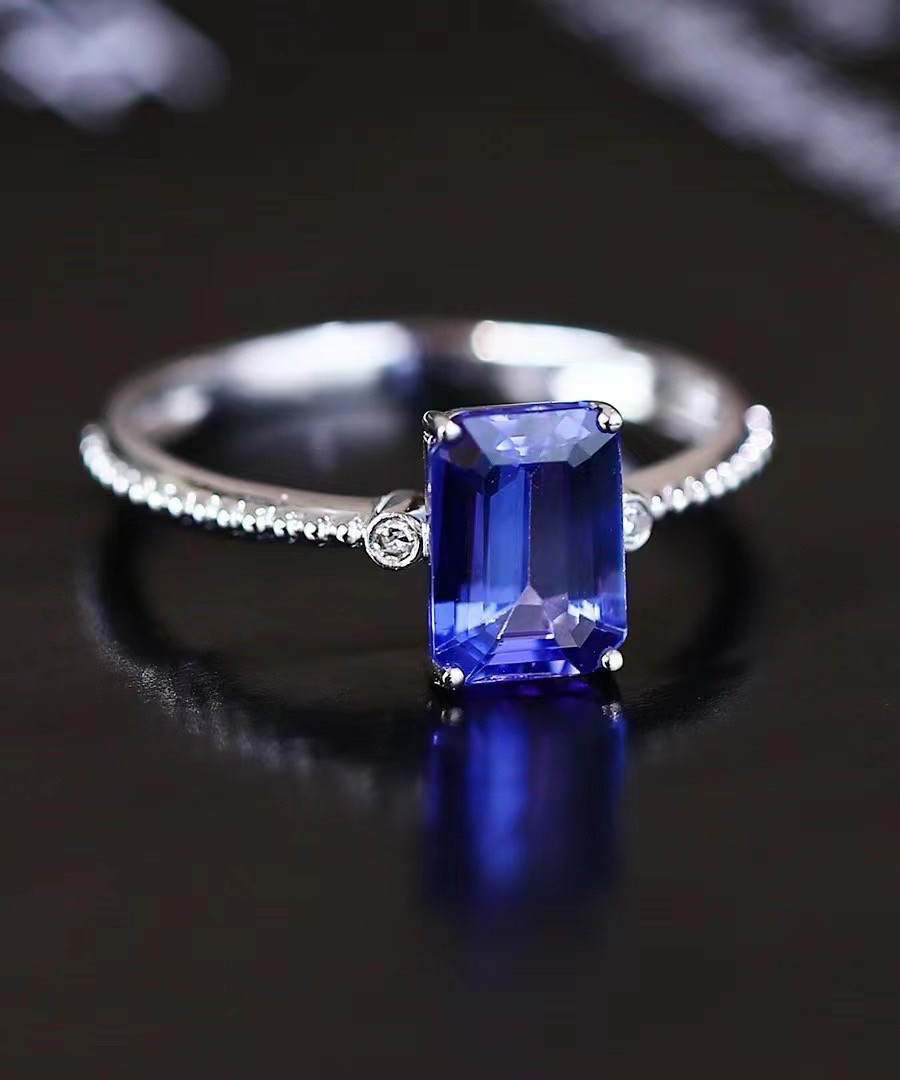 「Merry Christmas」 K18  天然タンザナイト　冷静　希望神秘　12月誕生石 リング　天然ダイヤモンド