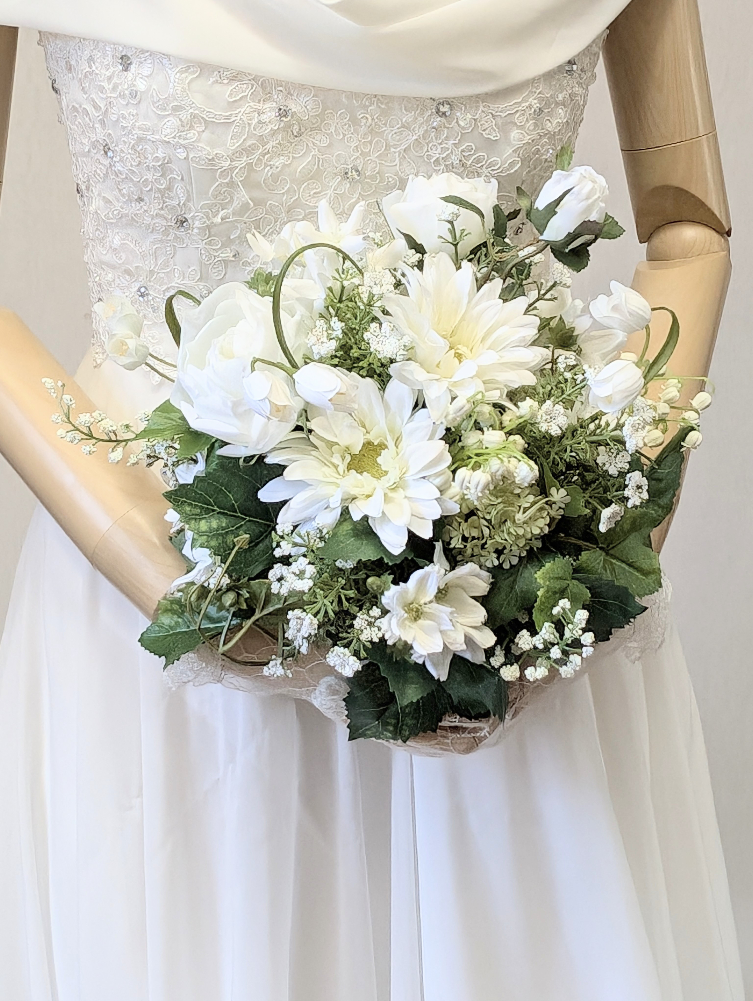 ウエディングブーケ(新緑バラ、ガーベラ)ブートニア込み　世界で1つ貴女だけにお勧めします。