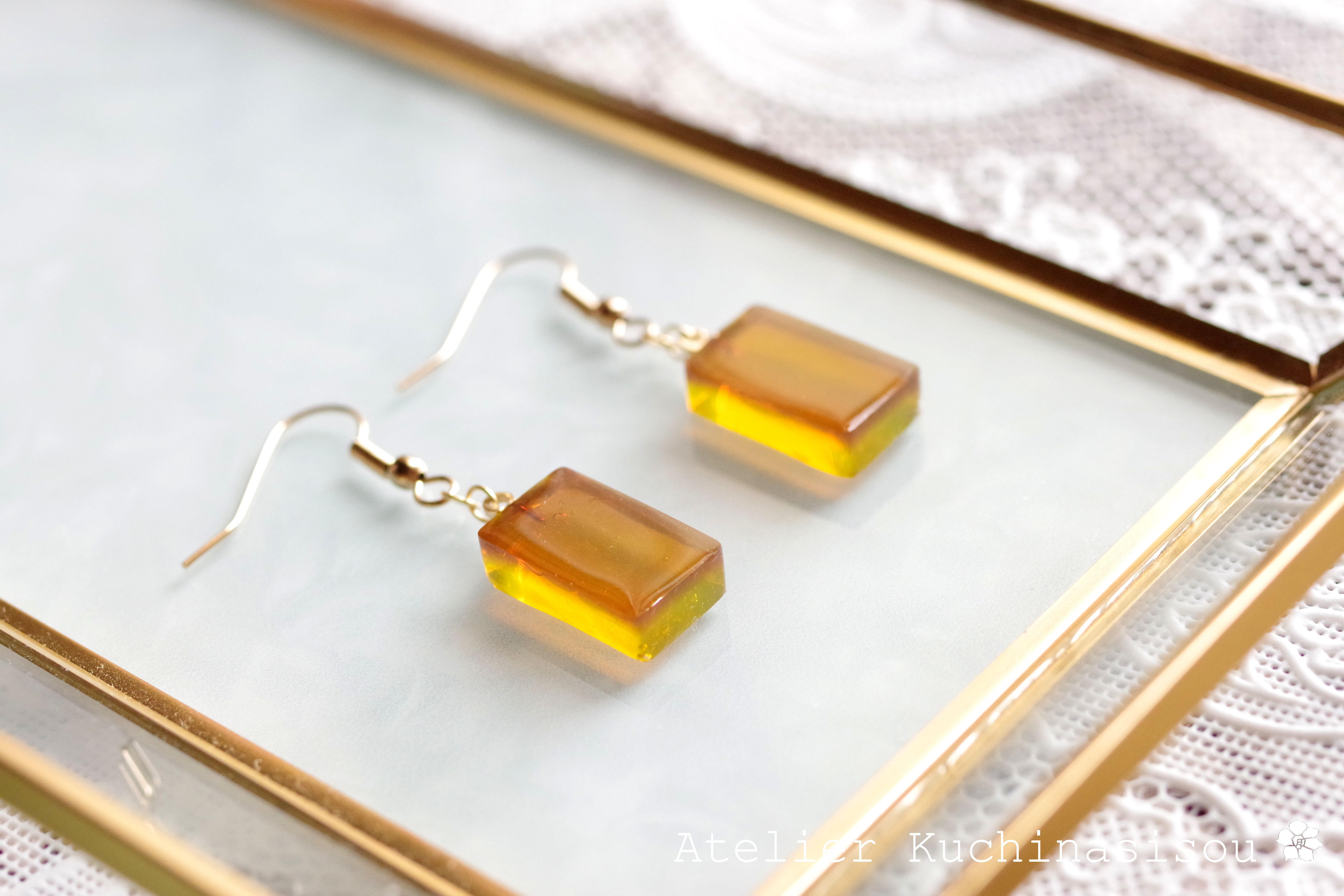 蜂デザイン 琥珀 フックピアス ポーランド S&A 蜂デザイン 琥珀 フック