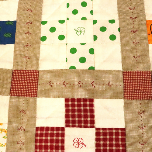 ハンドメイド パッチワークキルト 165×193cm 花柄＆ストライプ 大判 ハンドメイド パッチワークキルト 165×193cm 花柄＆ストライプ 大判