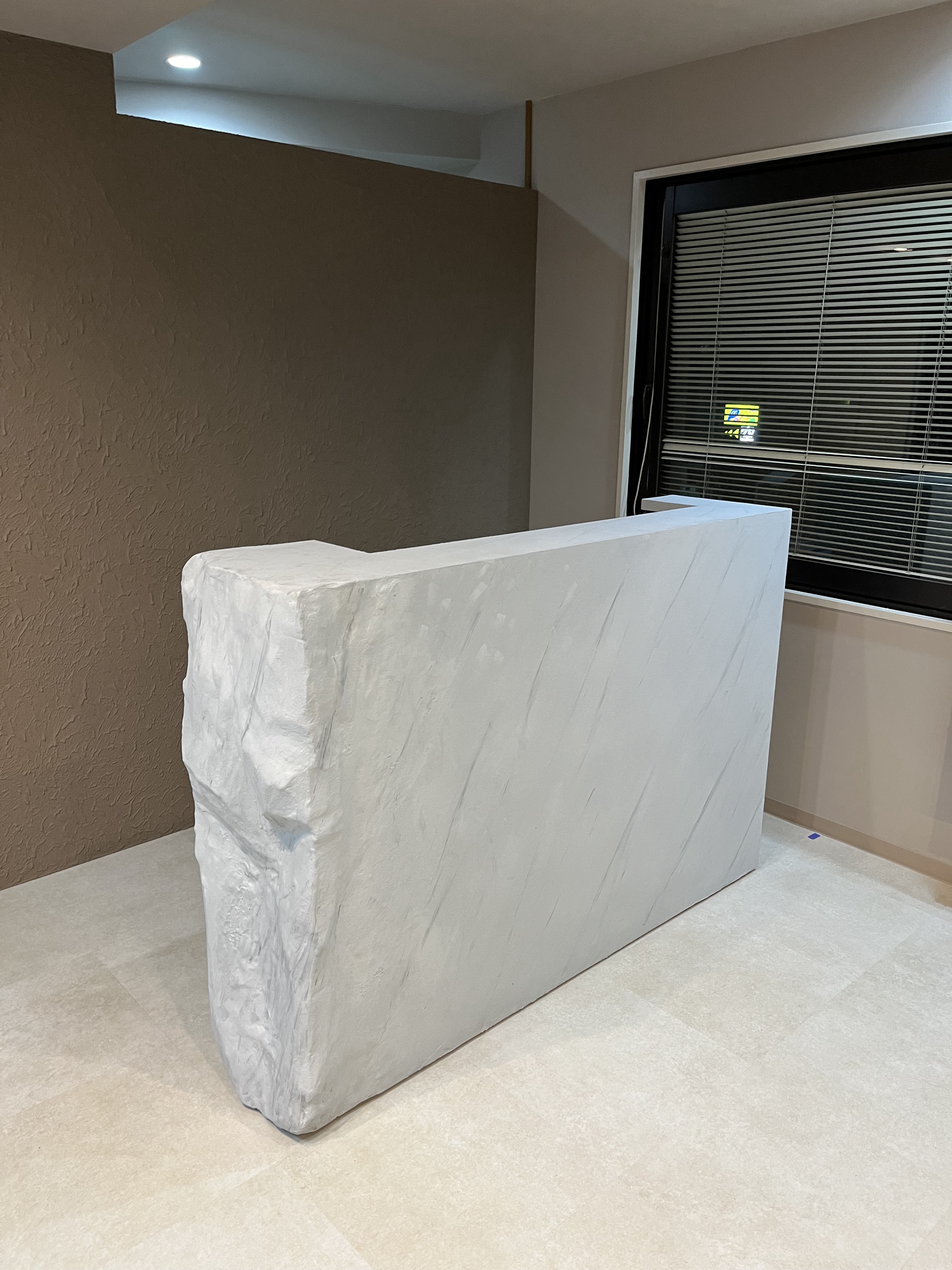 岩っぽい　レジカウンター　受付カウンター