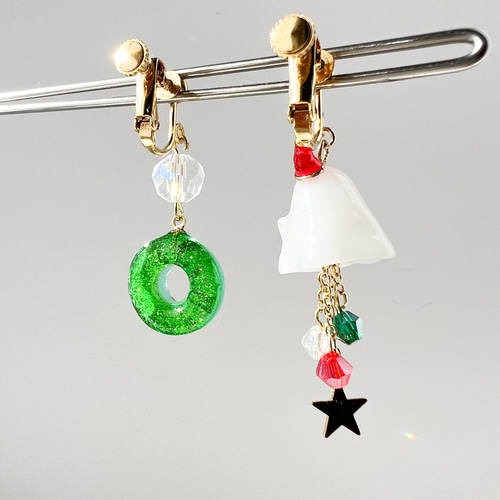 クリスマスおばけサンタとリースのイヤリング レジン クリスマス