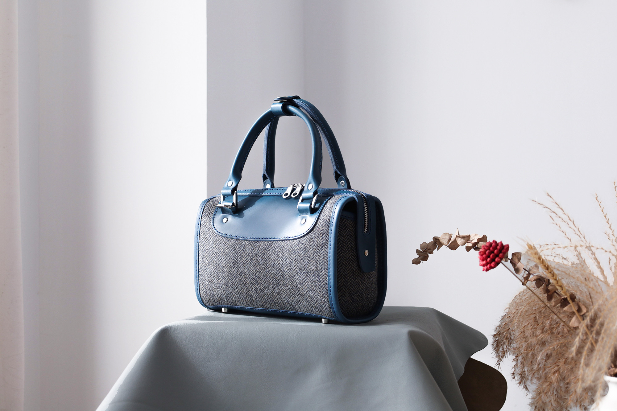 「ウール×革の組み合わせ」小型ボストンバッグ  トートバッグ ショルダーバッグ お出かけにピッタリ 2WAY 中型鞄