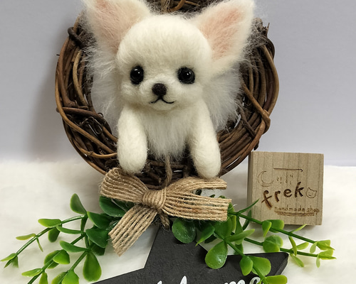 羊毛フェルト ホワイトチワワ ウェルカムリース 羊毛フェルト Hand