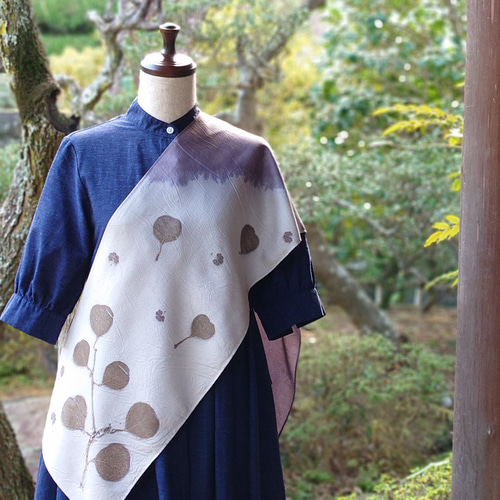（ネパール雑貨）手紡ぎ・手織りシルクショール 草木染め 38aacf45916205e17b9c6bd1771ddb