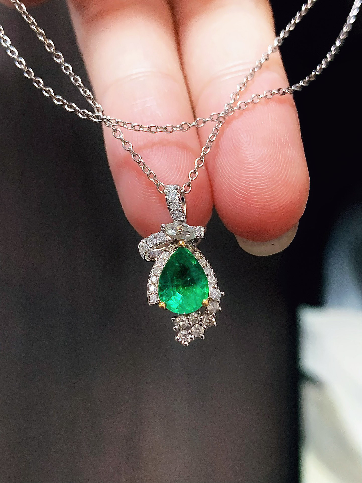 天然ダイヤモンド付きエメラルドペンダントとってもk18