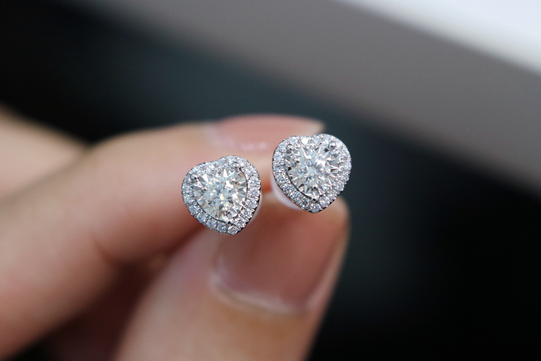 ハート形　天然ダイヤモンドピアスk18