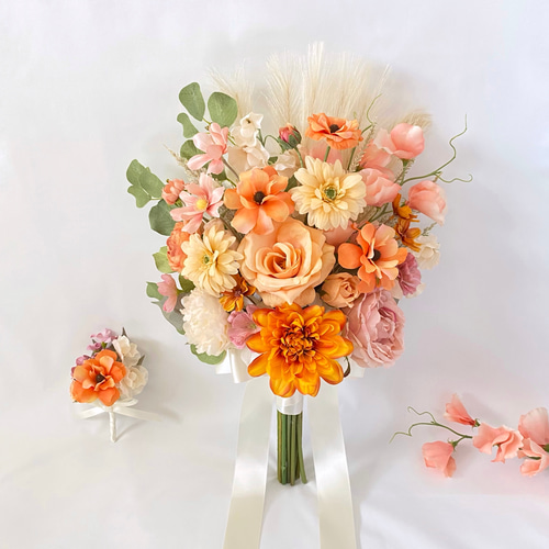 ダークオレンジ　ベージュ　ブラウン　ポピー　ダリア　ウェディングブーケ　造花 オーダーメイド】オレンジ ガーベラ とピンクダリアの クラッチ ブーケ