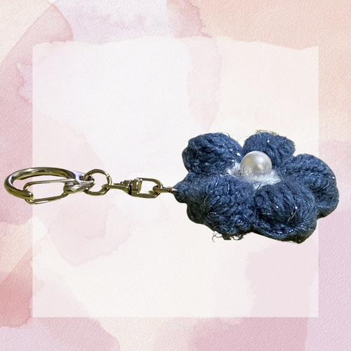 かぎ編み】キラキラぷっくりお花のストラップ✨ その他雑貨 ぷぷ 通販
