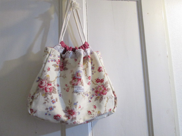 アンティークローズ色のダマスク織りトーションランスアンティークリネンとリバーシブルポシェット