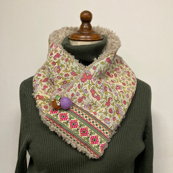 ミニマフラー グドゥリ+インド刺繍リボンｘボア 　飾りピン付き 1枚目の画像