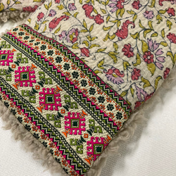 ミニマフラー グドゥリ+インド刺繍リボンｘボア 　飾りピン付き 11枚目の画像