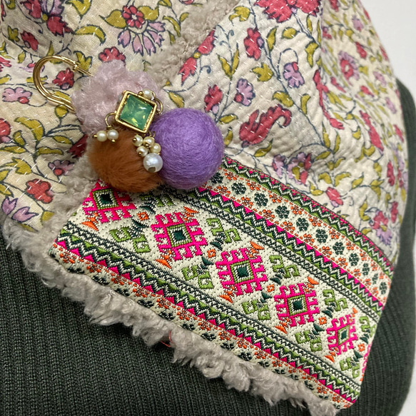 ミニマフラー グドゥリ+インド刺繍リボンｘボア 　飾りピン付き 3枚目の画像