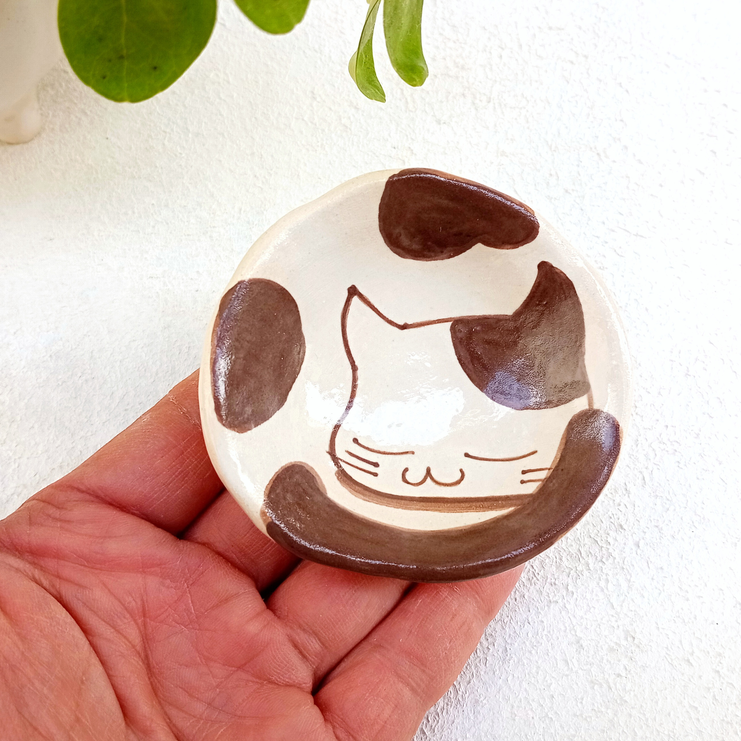 骨董　古陶　絵瀬戸　古瀬戸　希少　ブチ猫　眠り猫 図案　豆皿　手塩皿　小皿５客