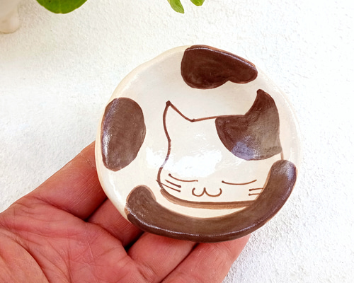 ブチ猫イラスト豆皿 7.5cm 動物の陶器 薬味皿・豆皿 工房しろ 通販