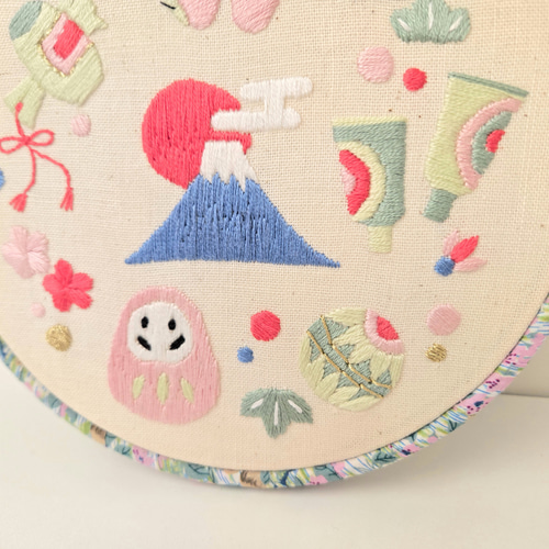 2025年お正月 刺繍飾り 巳年 刺繍枠飾り 手刺繍 タペストリー