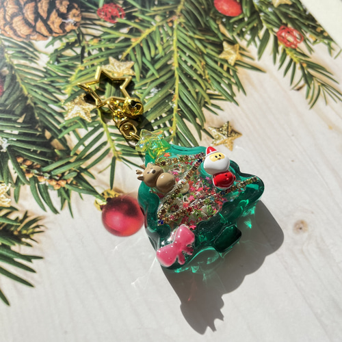 シマエナガ✧︎レジンキーホルダー クリスマス ハンドメイド しまえながシェイカーキーホルダー クリスマス