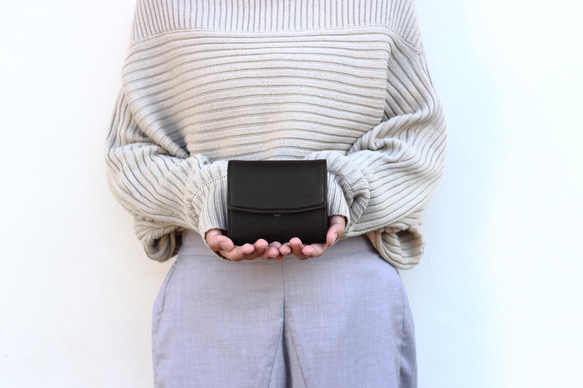 【小さな存在、大きな魅力】本革　母の日　ショートギャルソンウォレット　二つ折り財布　ブラック　ヌメ革　aw-19hn 8枚目の画像