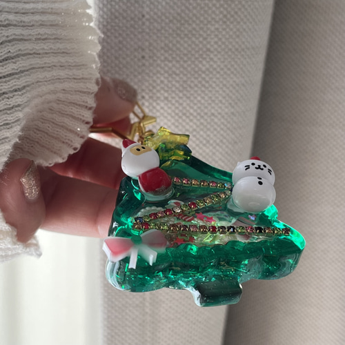 レジン シャカシャカ キーホルダー クリスマスツリー サンタ ねこ